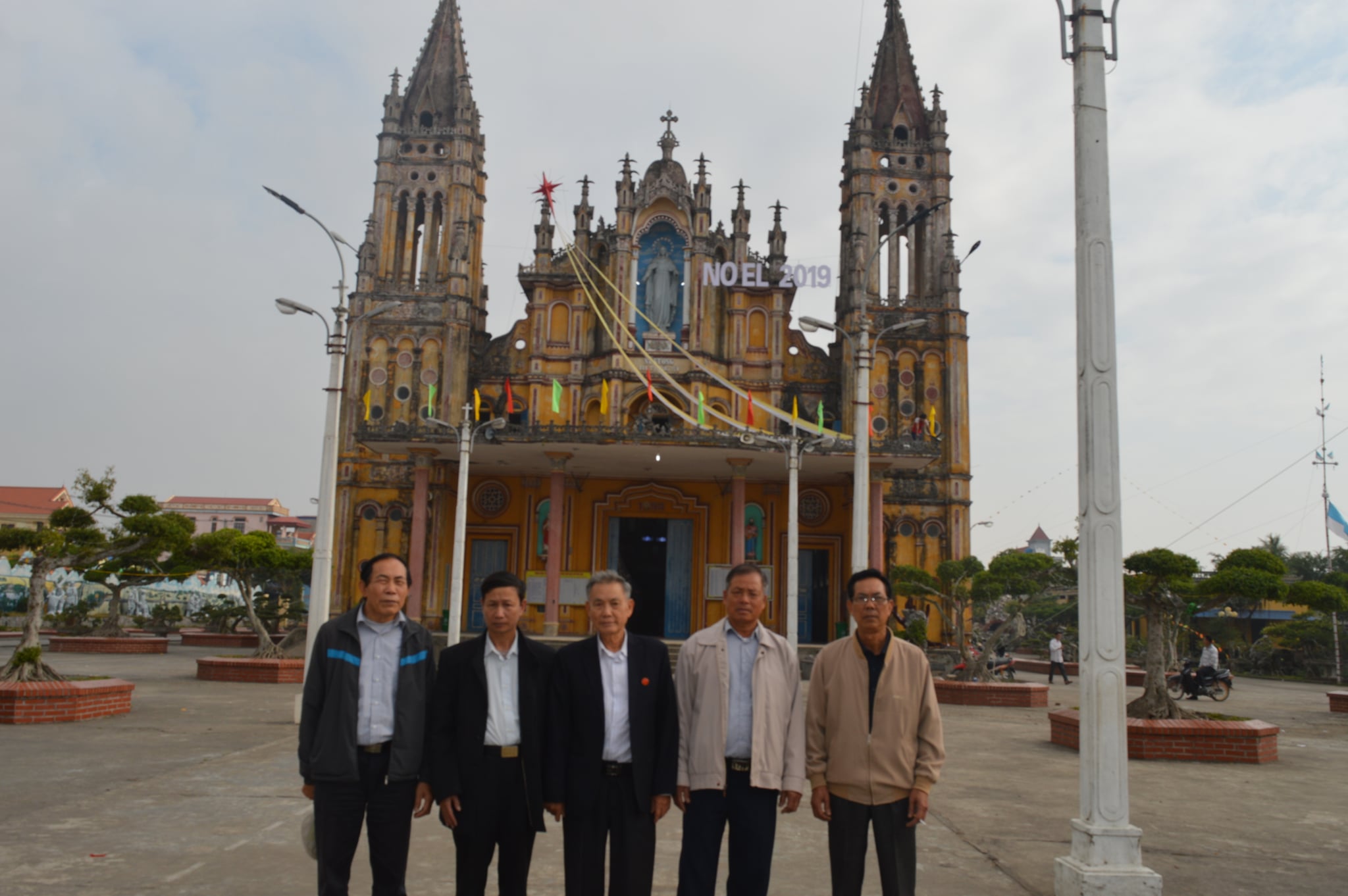 LỄ NOEL 2019 BAN LIÊN LẠC HỌ ĐINH TỈNH-BLL HỌ ĐINH HUYỆN GIAO THỦY THĂM VÀ TẶNG QUÀ CHO CÁC CỤ CAO TUỔI THEO ĐẠO THIÊN CHÚA