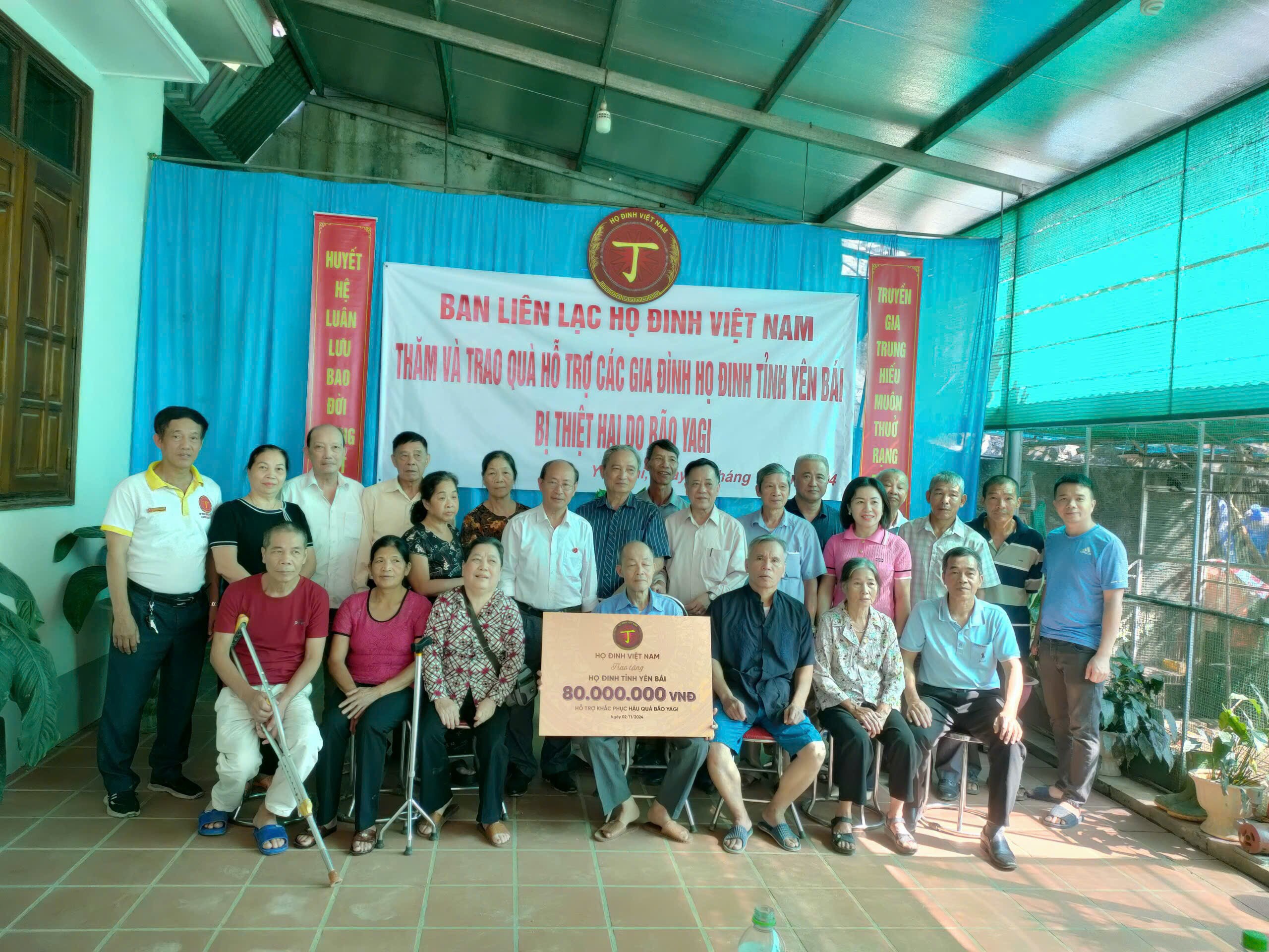 BAN LIÊN LẠC HỌ ĐINH VIỆT NAM THĂM VÀ TRAO  KINH PHÍ HỖ TRỢ CÁC GIA ĐINH HỌ ĐINH TỈNH YÊN BÁI BỊ THIỆT HẠI DO BÃO SỐ 3 (YAGI)./