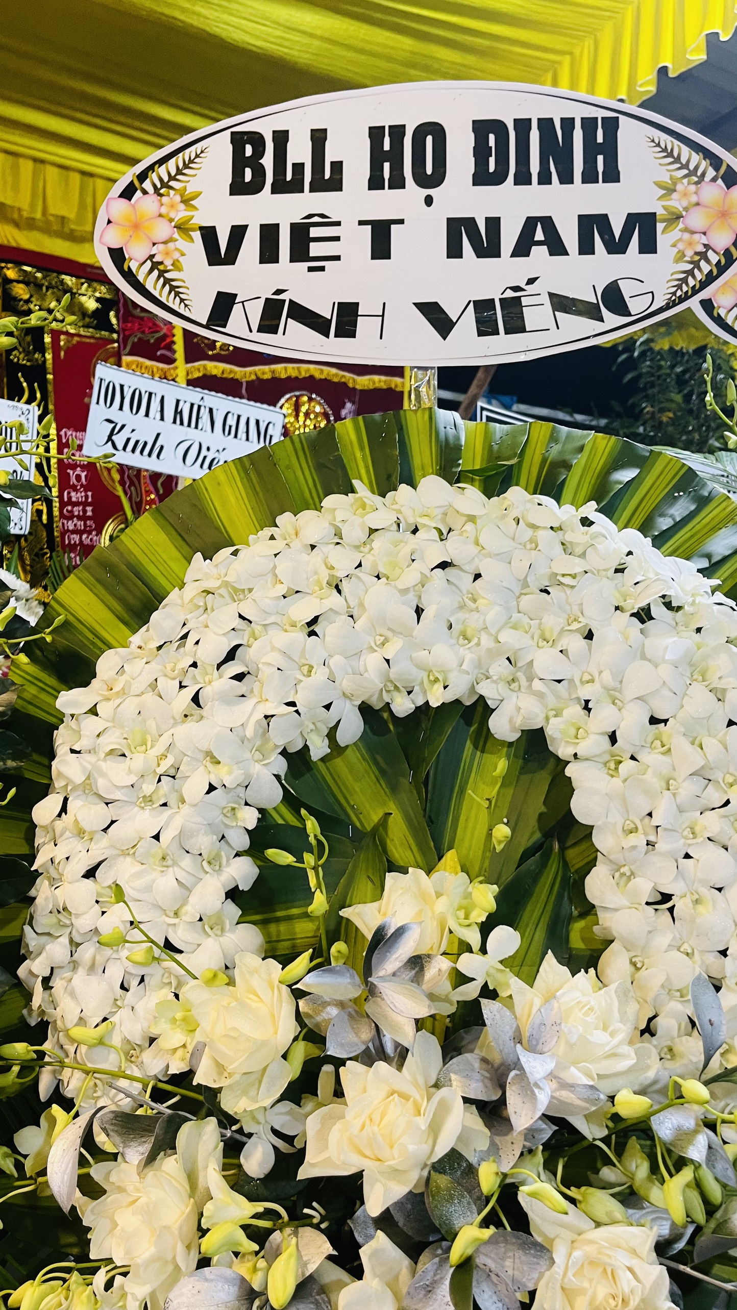 LỄ TANG ÔNG ĐINH ĐÔNG Phó Chánh tộc biểu Hội đồng Đinh tộc Quảng Nam Đà Nẵng Chánh tộc biểu Đinh Công Tộc đệ nhất phái Ngũ Xã Trà Kiệu, huyện Duy Xuyên, tỉnh Quảng Nam.