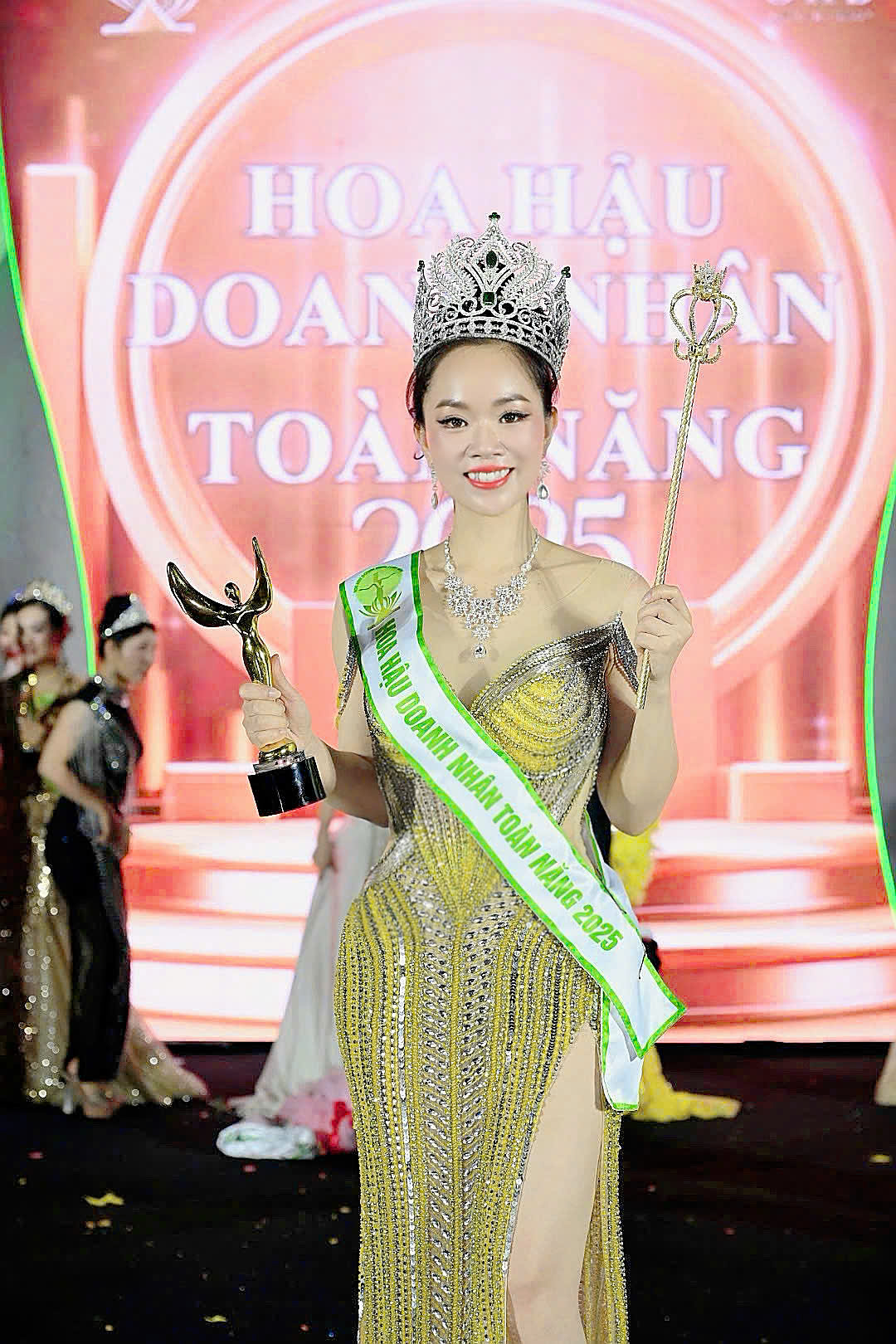 TỰ HÀO HỌ ĐINH – ĐINH THANH MAI: HOA HẬU DOANH NHÂN TOÀN NĂNG 2025 VÀ HÀNH TRÌNH LAN TỎA GIÁ TRỊ SỐNG ĐẸP “