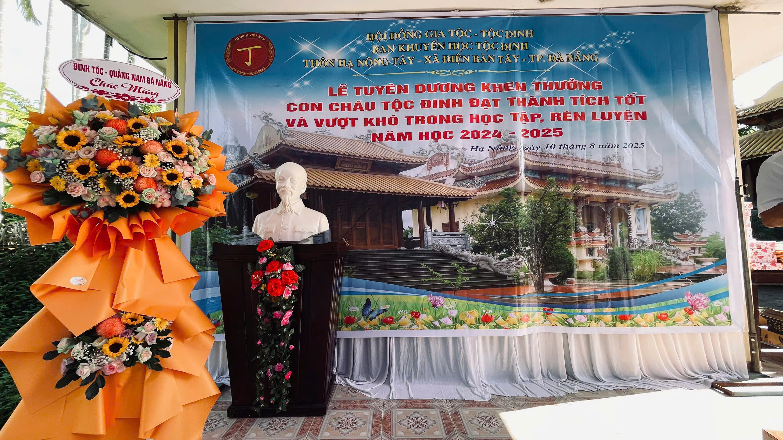 LỄ TUYÊN DƯƠNG KHEN THƯỞNG CON CHÁU TỘC ĐINH ĐẠT THÀNH TÍCH TỐT VÀ VƯỢT KHÓ TRONG HỌC TẬP, RÈN LUYÊN  NĂM HỌC 2024- 2025