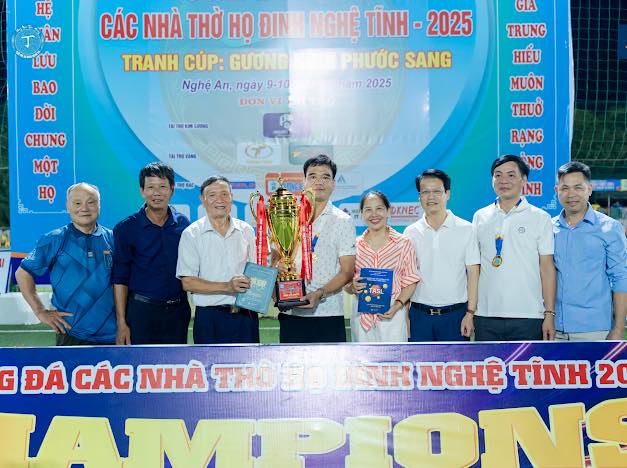 CLB TUỔI TRẺ HỌ ĐINH LÀNG ĐÔNG KHÊ, ĐỨC THỊNH VỚI NHỮNG VIỆC LÀM Ý NGHĨA TRONG DỊP RẰM THÁNG 7