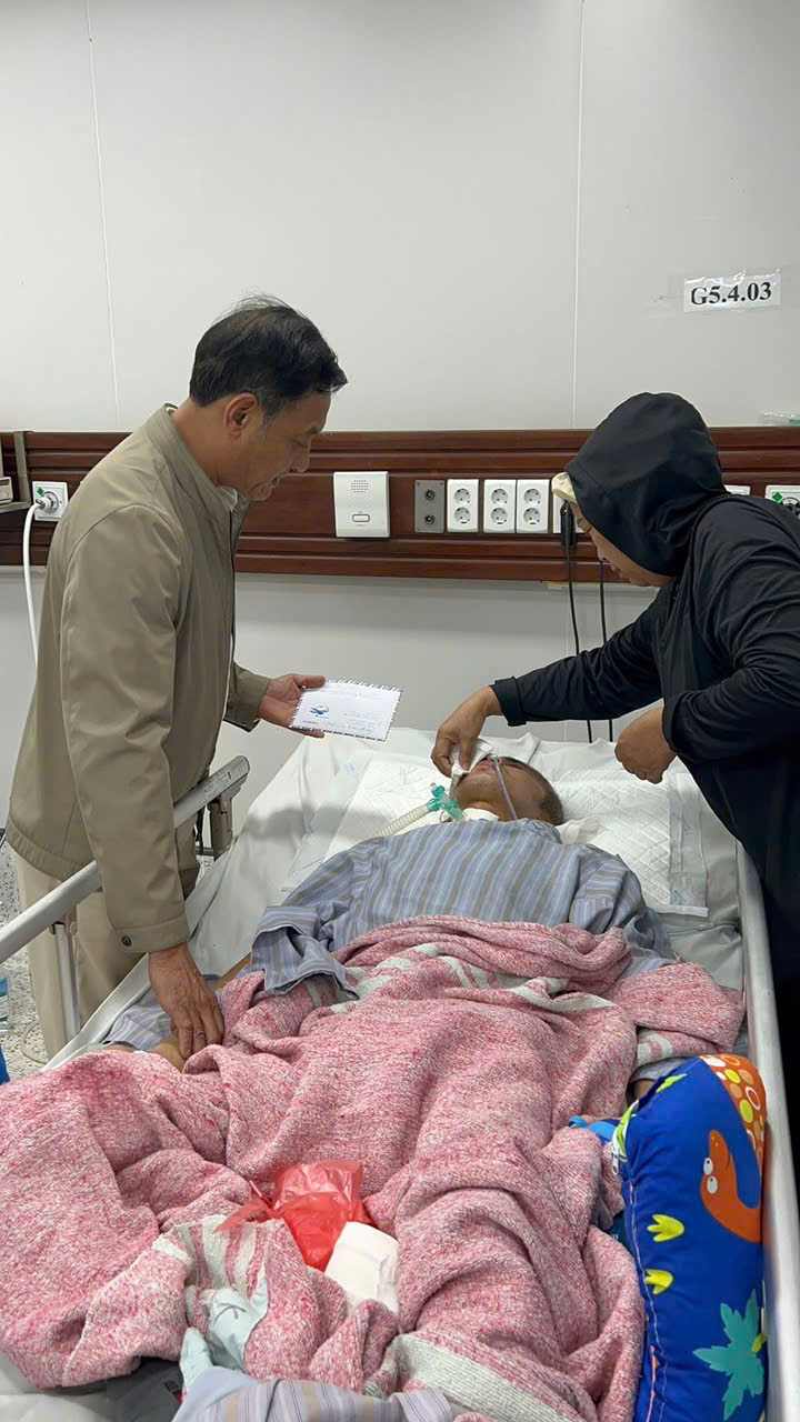 QUỸ THIỆN NGUYỆN- BAN LIÊN LẠC HỌ ĐINH HÀ NỘI Trao quà cho cháu Đinh Tiến Phong , Ba Vì, Hà nội