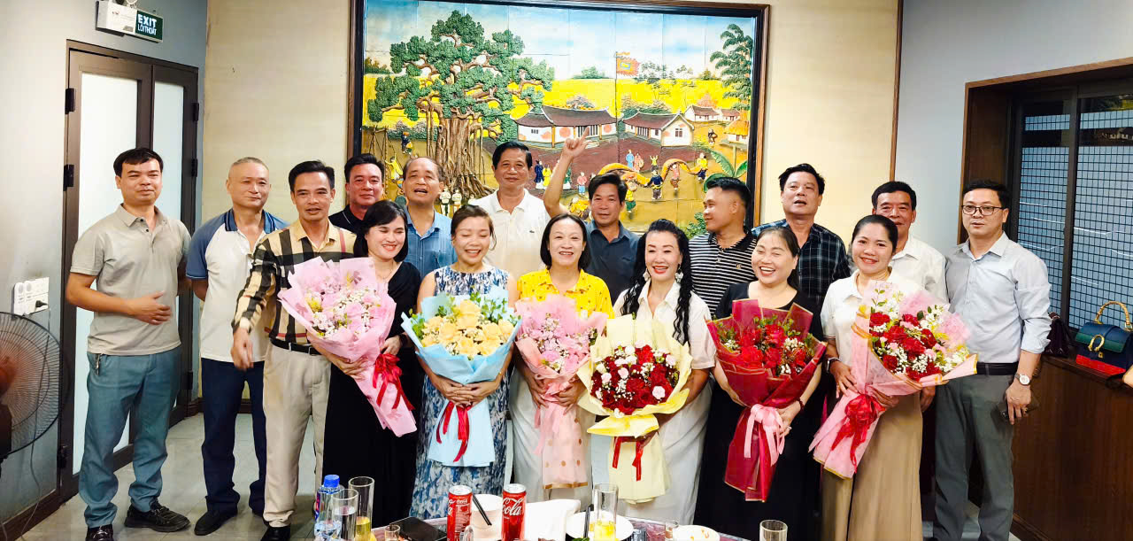 THƯỜNG TRỰC HỘI ĐỒNG HỌ ĐINH TỈNH LÀO CAI HỌP TRIỂN KHAI NHIỆM VỤ TRỌNG TÂM, GẶP MẶT CHÚC MỪNG NGÀY DOANH NHÂN VIỆT NAM 13/10 VÀ NGÀY PHỤ NỮ VIỆT NAM 20/10
